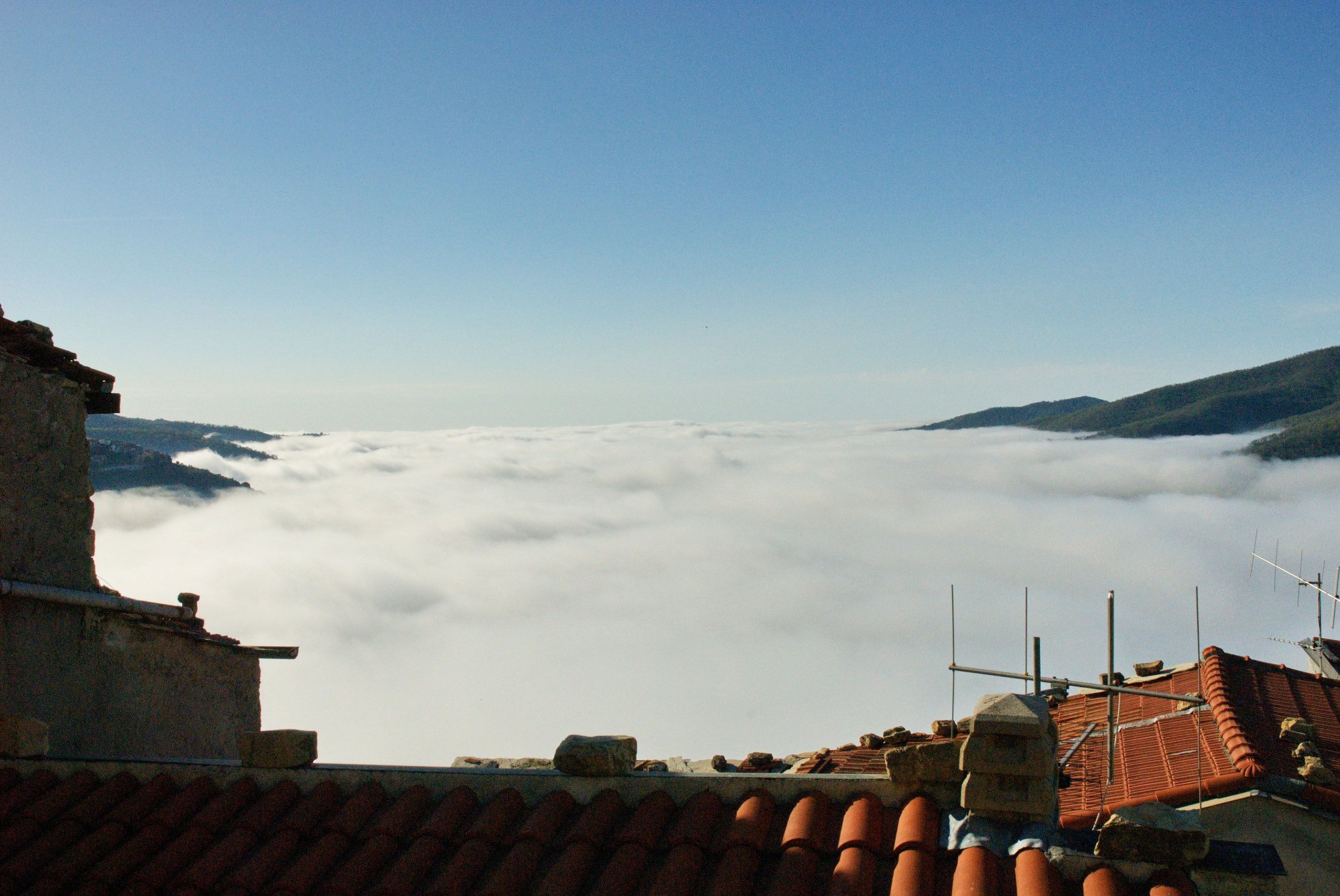 Torria über dem Wolkenmeer